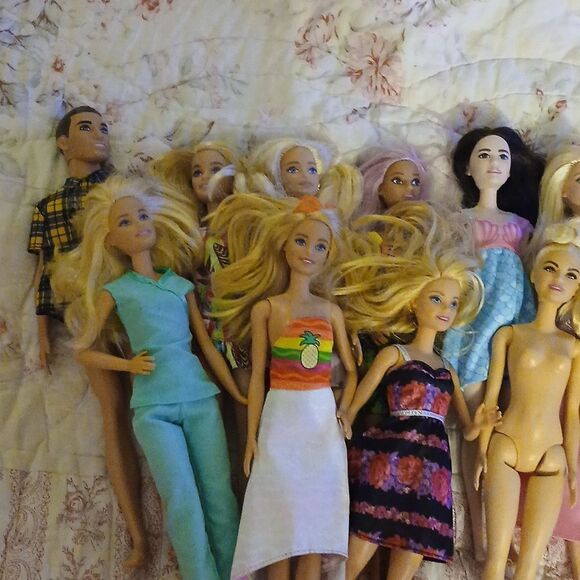 Barbie   - Picture 2 of 3